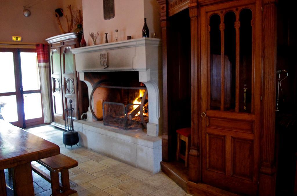 Auberge Les Tables Du Ban Saint-Pierre-la-Palud Dış mekan fotoğraf